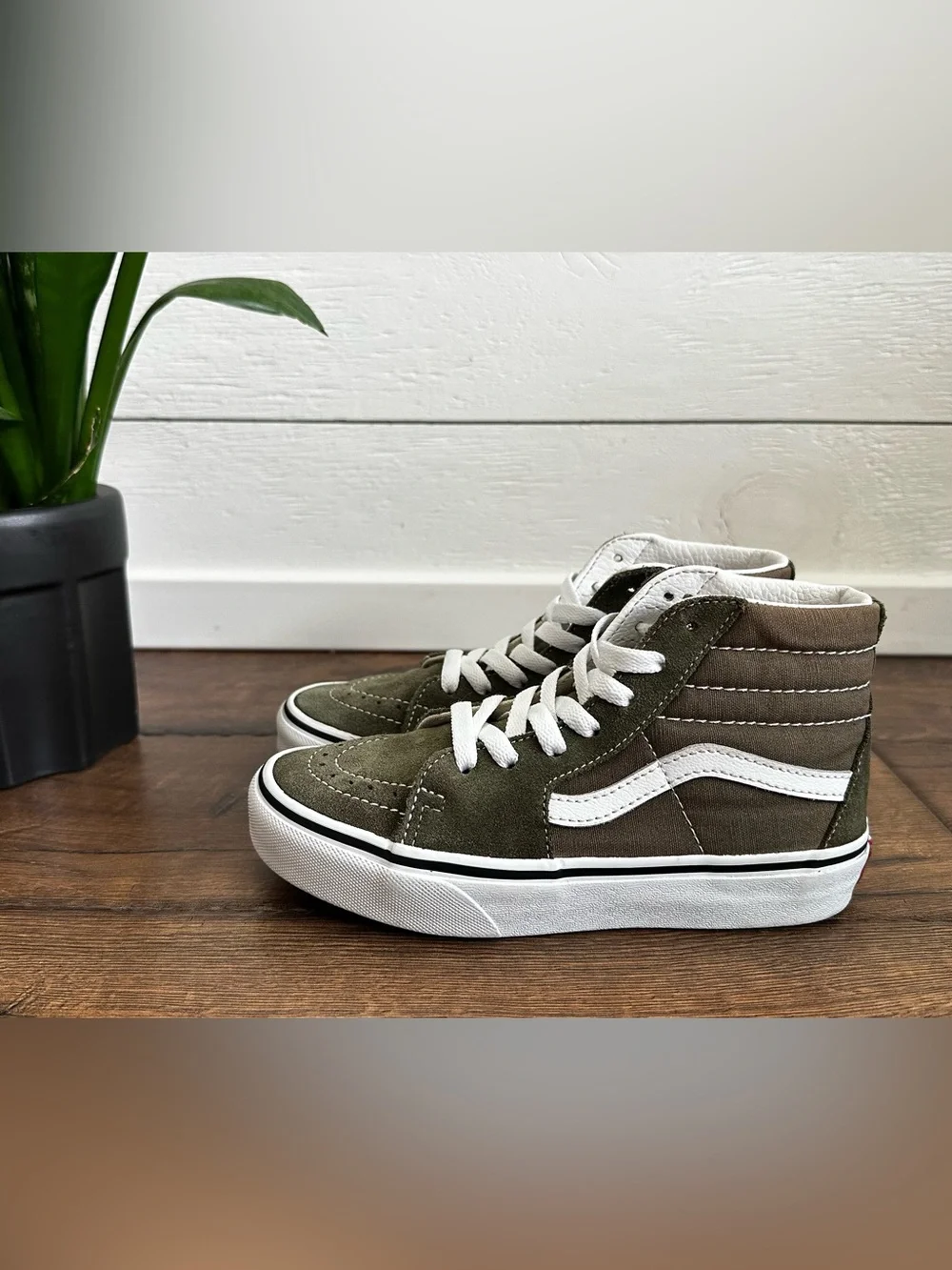 Vans Sk8-Hi Olive Green Suede High Top Sneakers Kids Size 2 EUC